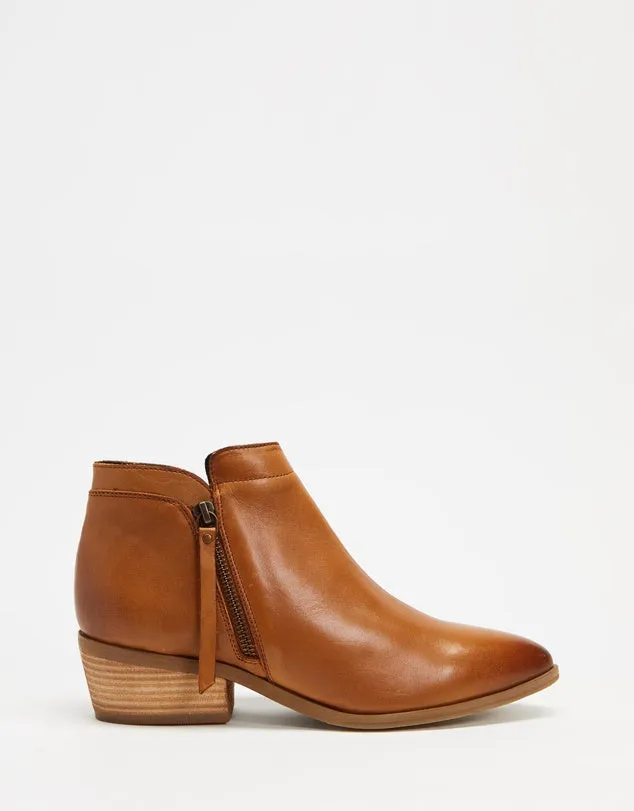 Mae Tan Nubuck Boot